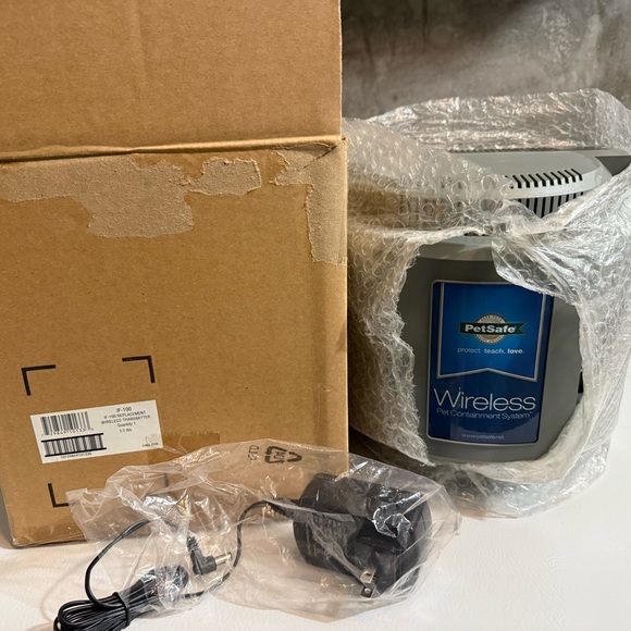 NEW IN BOX PetSafe Wireless Fence Extra Transmitter Gray 9″ x 9″ x 8.5″ – IF-100 - Picture 1 of 6